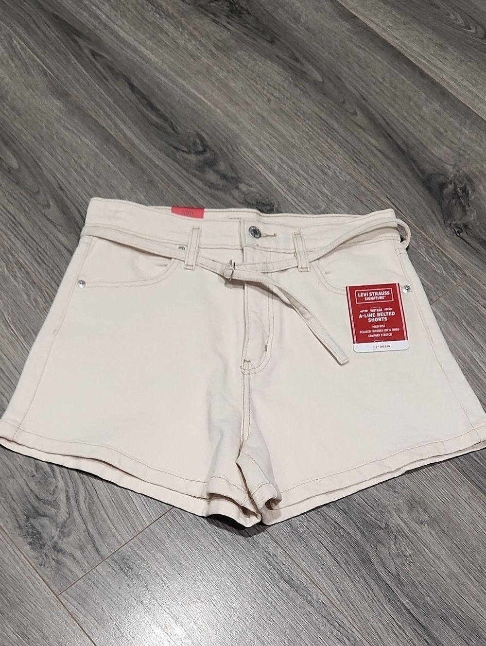 Levi's NWT Cream A-Line Belted High-Rise Jean Shorts